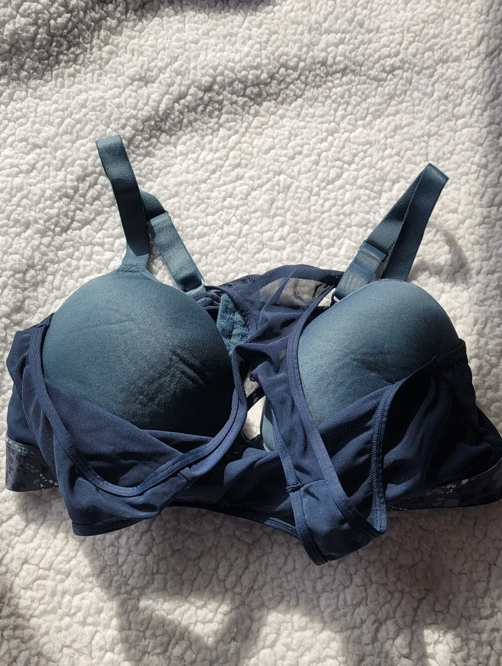 EUC Adore Me High-Support Mesh Accent Sports Bra - Navy/Floral - Size 38D